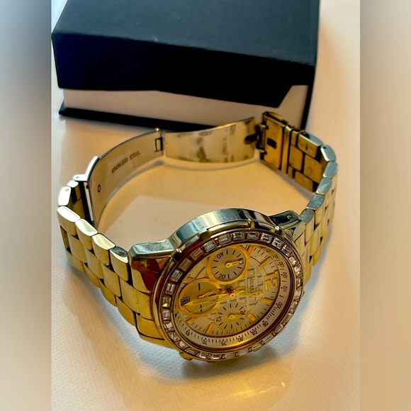 Guess  Women's Gold Stainless Steel Analog Dial Quartz Wrist Watch EY166 - Picture 3 of 9